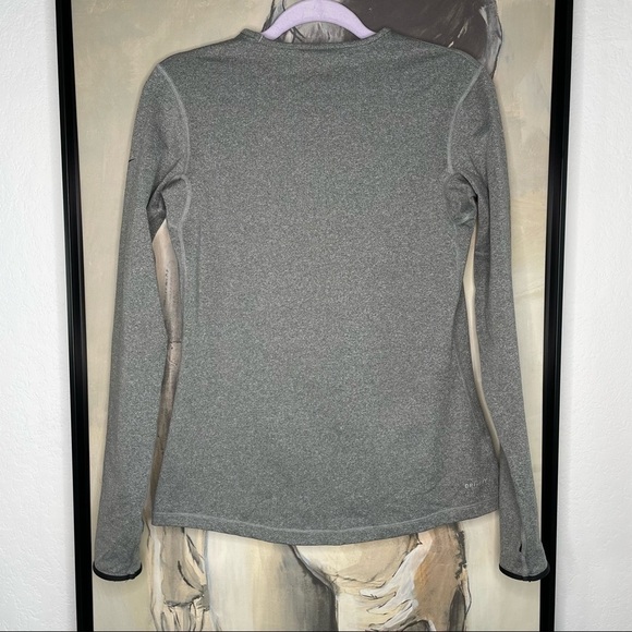 𝅺nike Dri Fit Long Sleeve Thumb Hole Shirt - Picture 5 of 6